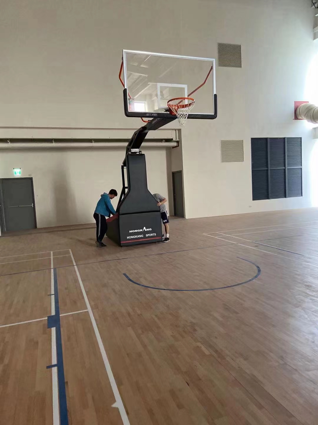 electric-hydraulic basketball hoop stand