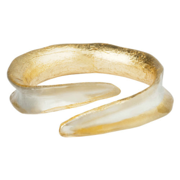 Winding leaf-shaped bangle with natural elementc