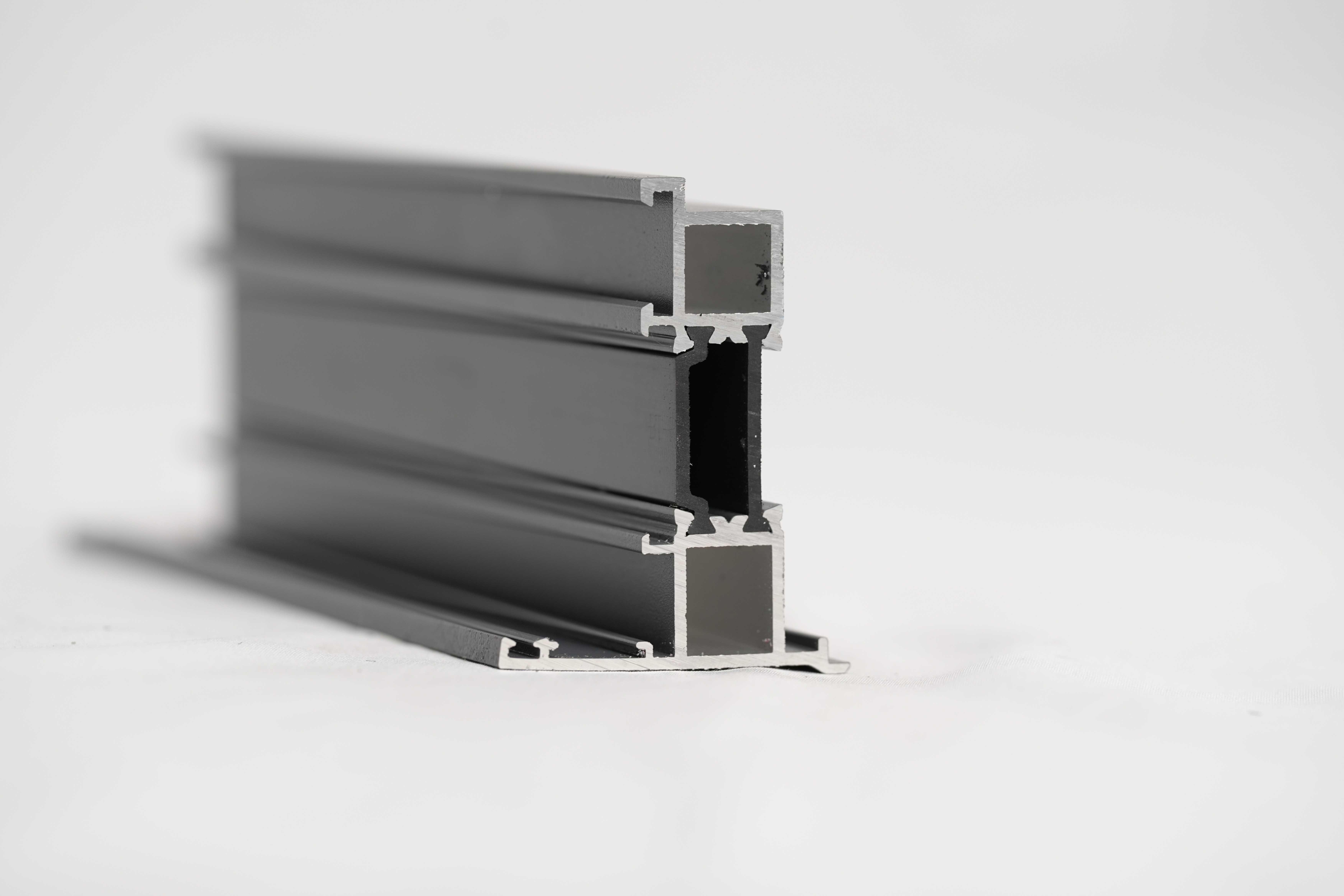 Thermal insulation profiles