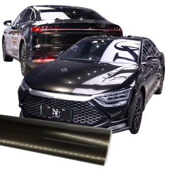 Чорная глянцавая металічная фарба для аўтамабіля