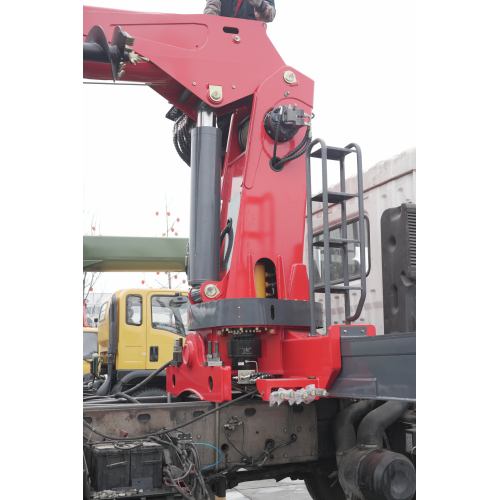 12-тонный автокран с буровой штангой