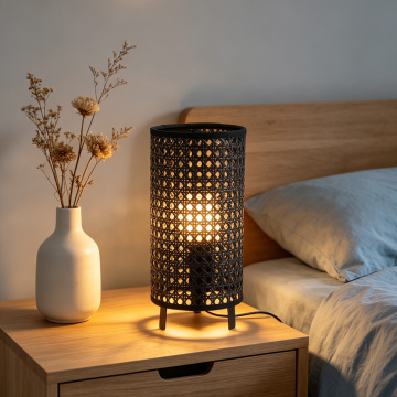Lâmpada substituível com luz ambiente de vime para quarto