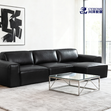 Klassisches schwarzes Ledersofa für das Wohnzimmer