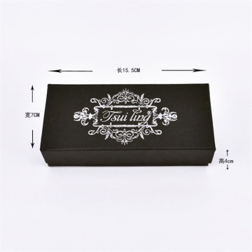 Schwarze Pappschachtel mit Logo für Uhrpackung