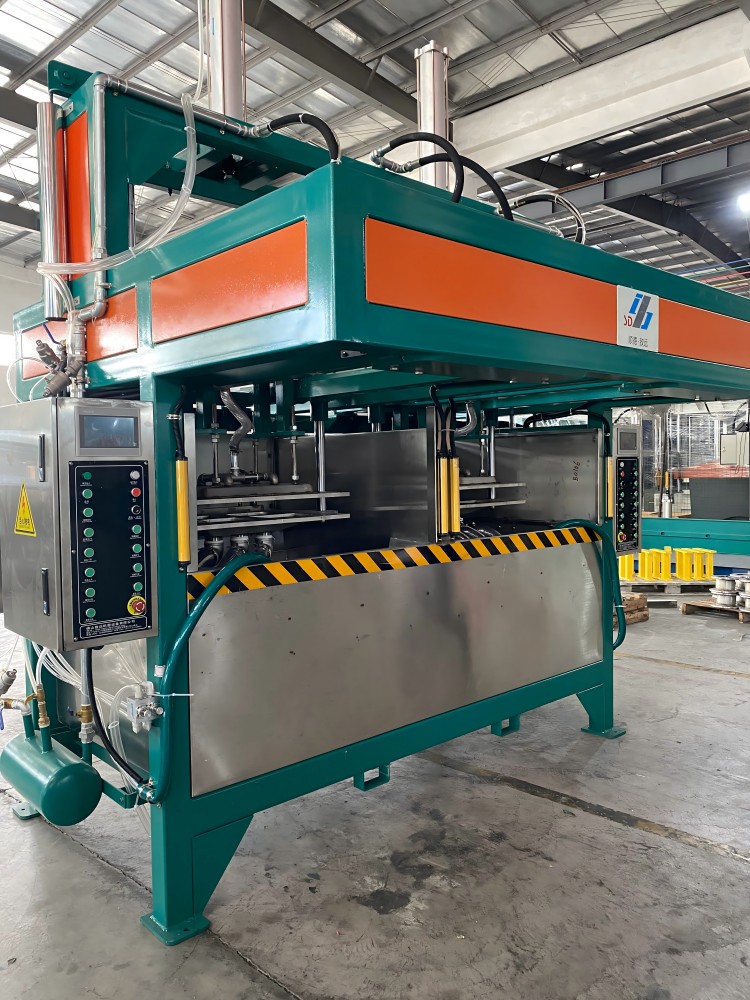 Automatic double-cylinder double-station forming machine