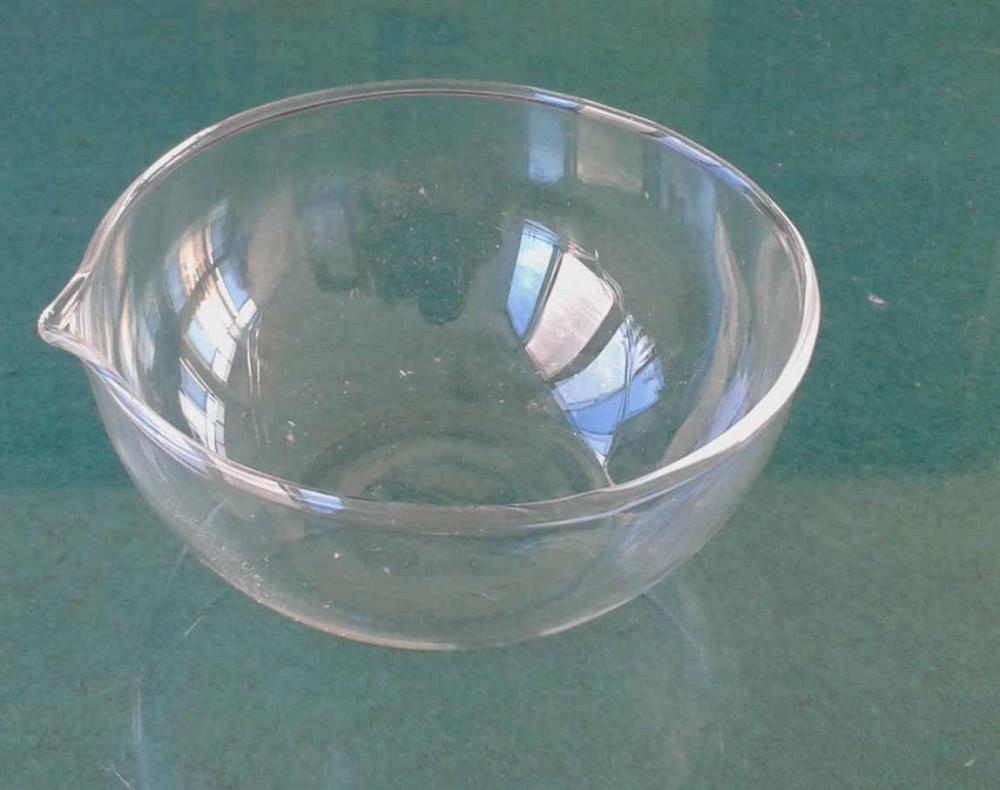 Evaporating Dish Flat Bottom with Spout