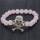 Pulsera de piedras preciosas elástica y cuentas redondas de cuarzo rosa de 8 mm con pieza de calavera de diamante