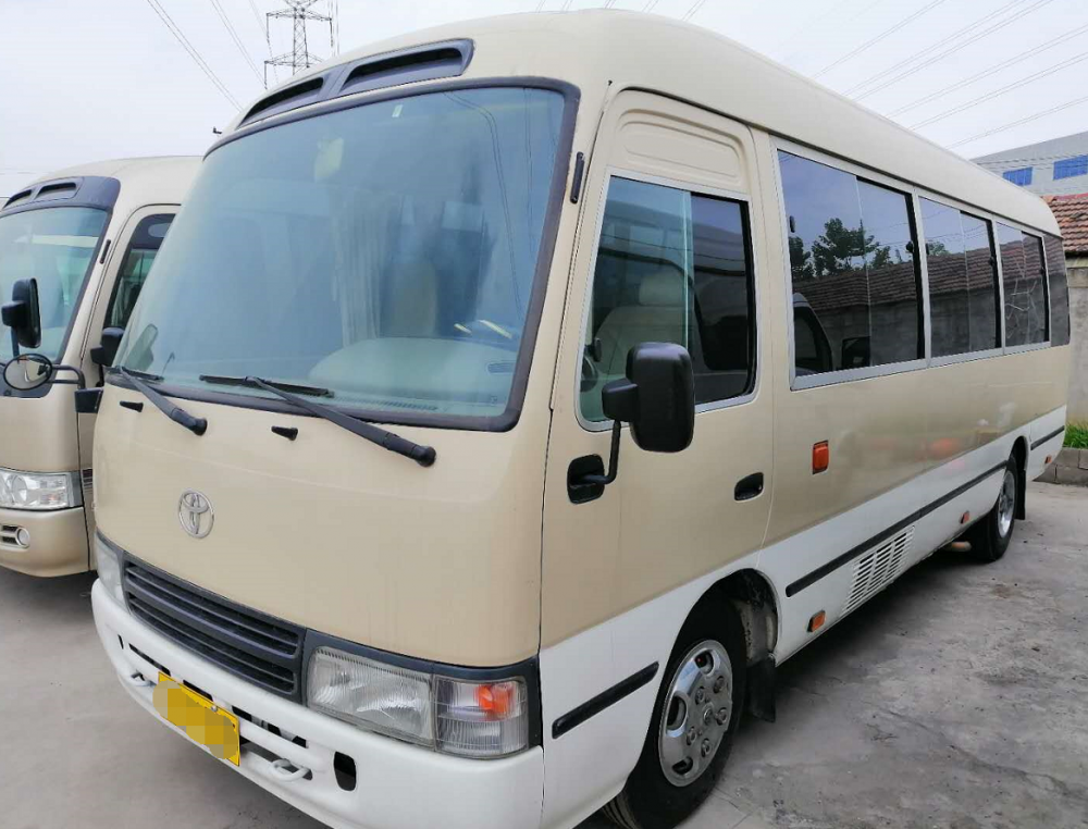 تستخدم TOYOTA COASTER MINI VAN