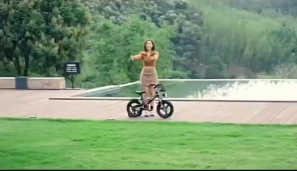 Cool children's bicycle with auxiliary wheels