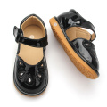 Scarpe stridule per bambini con suola rigida unisex all&#39;ingrosso