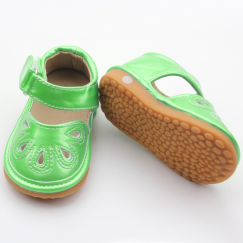 인기있는 과일 녹색 어린이 삐걱 거리는 신발 도매