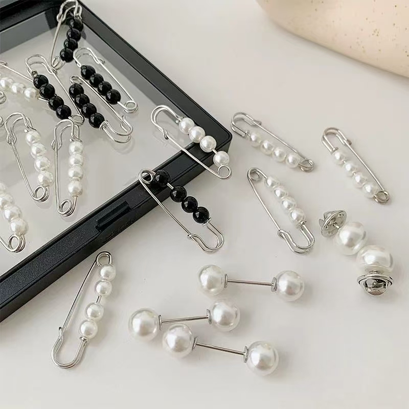 Adjustable Pearl Brooch Waist Cincher with Anti-Glare Buckle