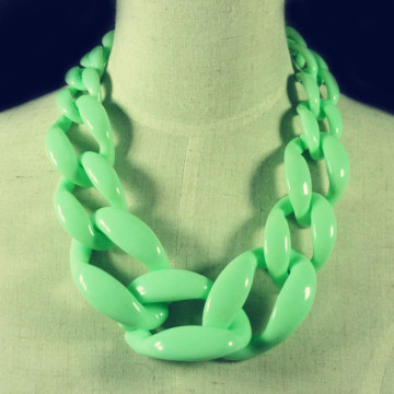 Women Exaggerate Oversized Acrylic Buckle Clavicle Chain Necklace