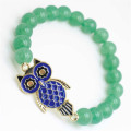 Bracelet de pierres précieuses d&#39;aventurine verte avec un morceau de hibou en alliage