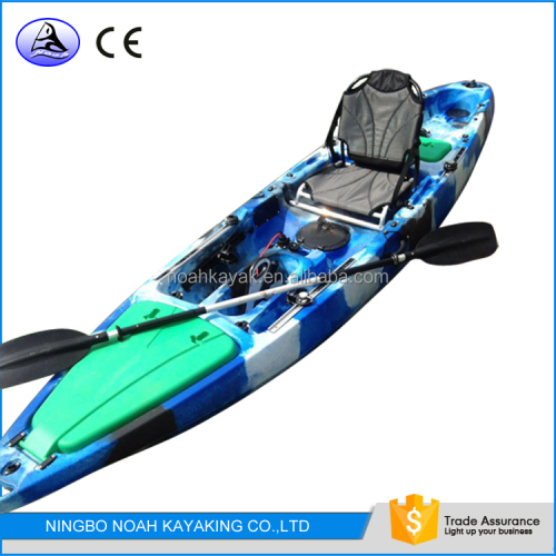 Kayak de pesca individual con motor eléctrico