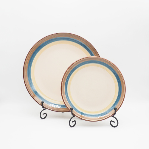 Το νέο Design Dinnerware σετ χεριού στο εστιατόριο γάμου