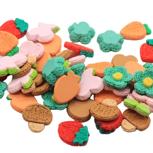 100Pcs / Lot Nette Simulation Gestrickte Blume Kirsche Strawebrry Pilz Karottenharz Flatback Cabochons Kopfbedeckungen Zubehör DIY