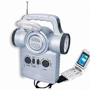 AM/FM Radio with Dynamo Light and Mobilephone Charger, Measuring 21.2 x 9.2 x 24.8cm
