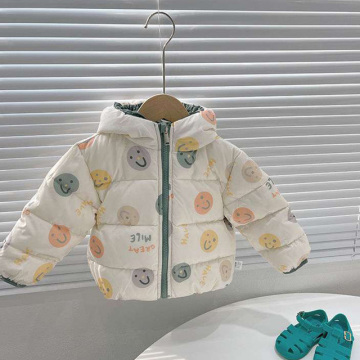 Cappotto con cappuccio in autunno e inverno per bambini