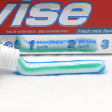 Dentifricio triplo anti-cavità al fluoro per adulti