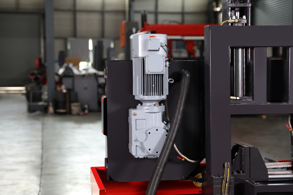 Semi-automatic Horizontal Band Sawing Machine