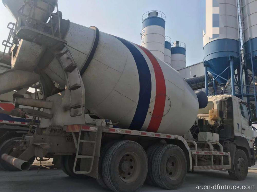 تستخدم Hino 700 Mixer Truck