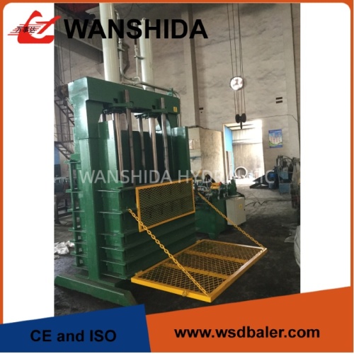 Enfardadeira plástica vertical de alta compressão