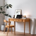 Bureau d'ordinateur de style simple avec armoire