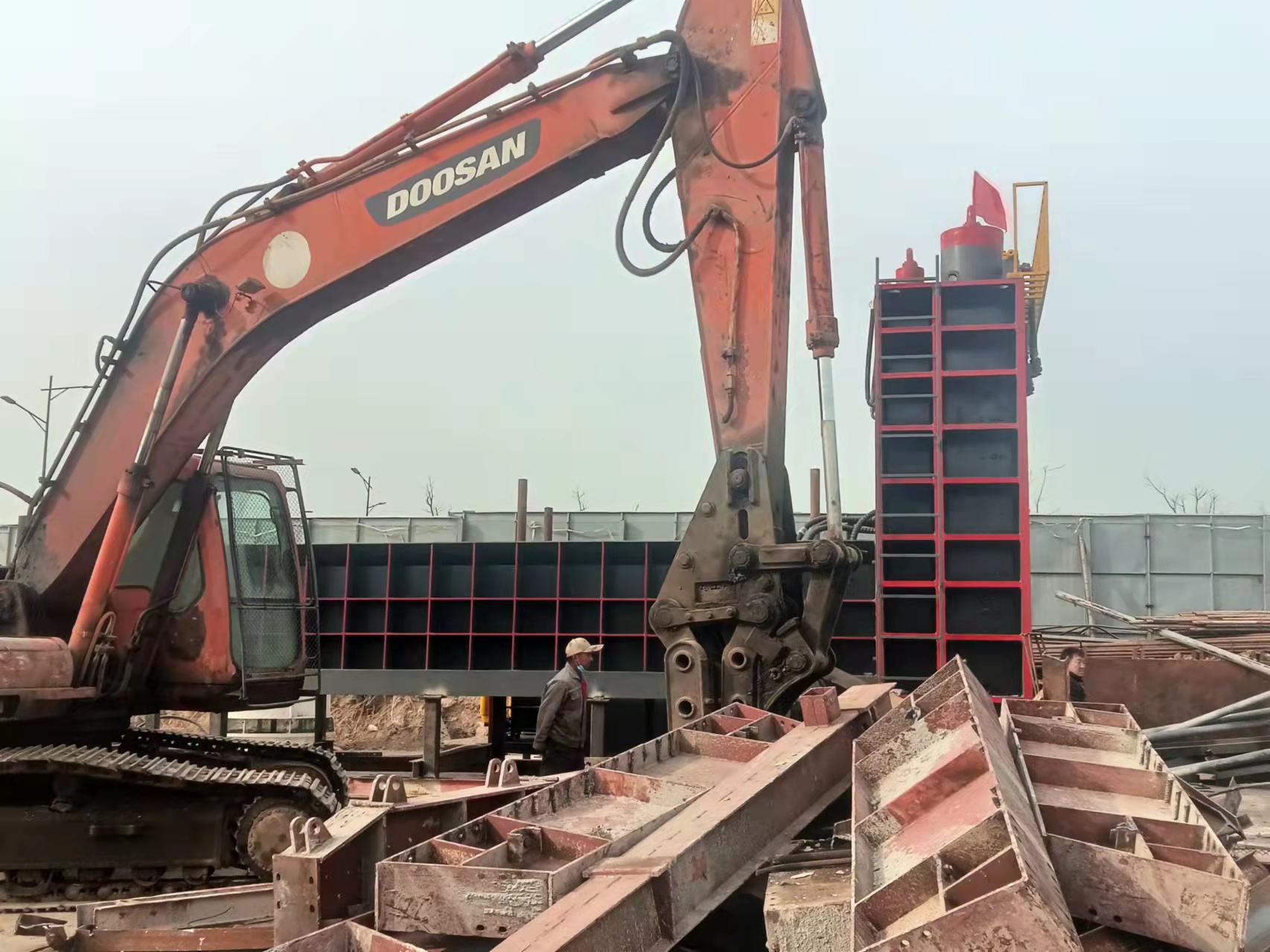 ການຕັດຂູດຂີ້ເຫຍື່ອທີ່ມີປະສິດທິພາບໃນການຕັດ Gantry Shear