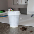 Xícaras de café ecológicas com design de borda curva