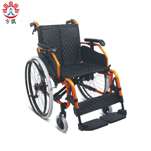 Αναπηρική καρέκλα από μαύρο πορτοκαλί πλαίσιο αλουμινίου