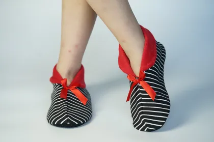 OEM Super Soft Non-Slip Ladies' Cozy Winter Indoor Socks Booties