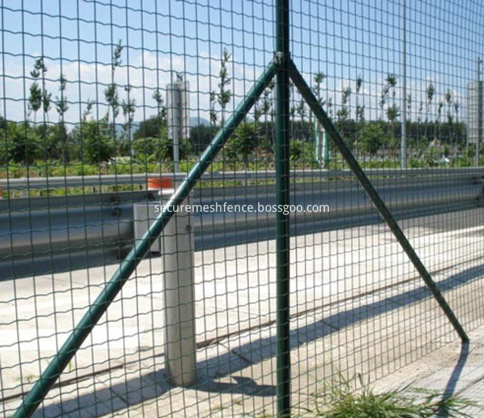 welded wire mesh fence