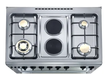 Electric oven cooking with 4 burner stove