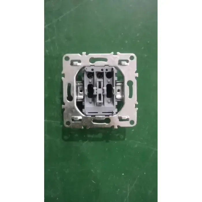 Soket Dinding 250V 16A (F1009)