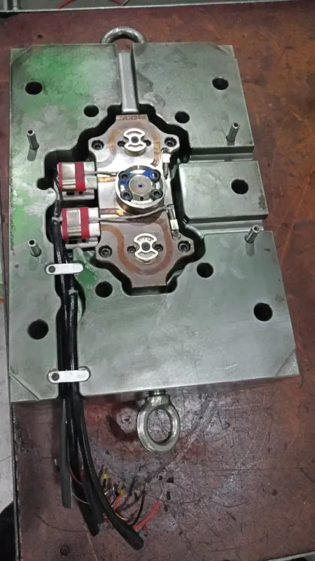 Hot Runner System Injection Mold for Plastic Automotive Components