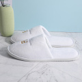 White Comfortable Disposable Home And Hotel Slippers