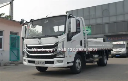 SAIC Yuejin 4.2 meter cargo box 6 ton lorry trucks for sale