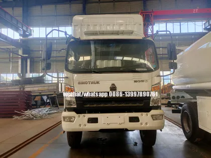 SINOTRUCK 4X4 AWD 6.8m Cargo Truck/Box Truck/Van Truck