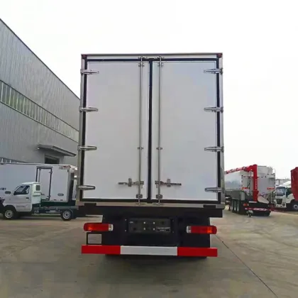 Sinotruk Howo 6x4 refrigerated truck