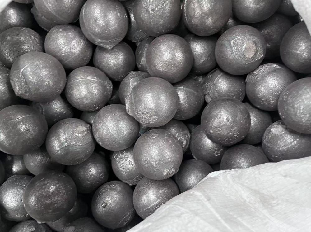 High chromium alloy ball