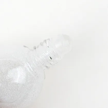 Fenty Beauty glitter highlighter