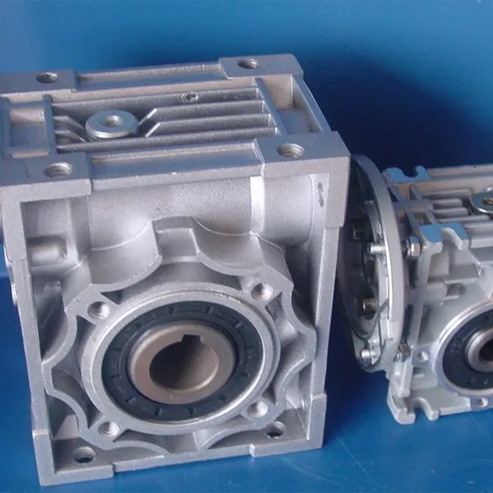 Gearboxes for hot smelting and pressing