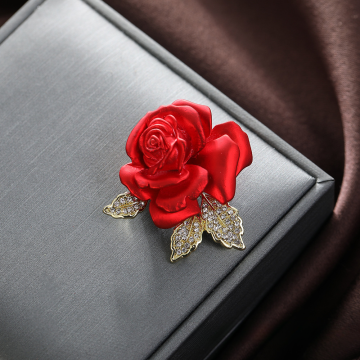 Elegante goud vergulde Pearl Rhinestone -broche voor bruiloft