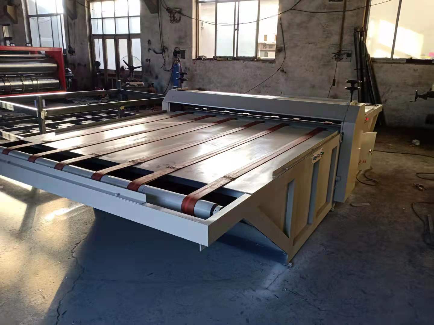 ML-1500/1600/1800 die cutting and creasing machine