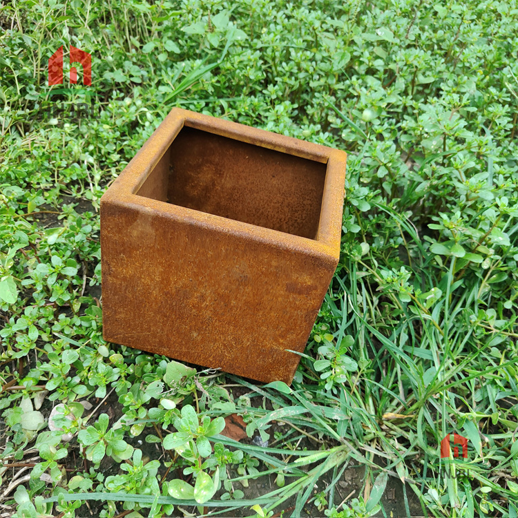 Decorazione balcone fioriere in acciaio corten