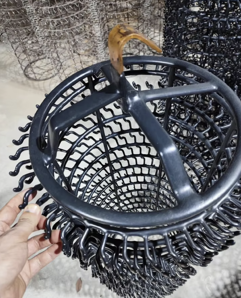 Spraying plating fixture