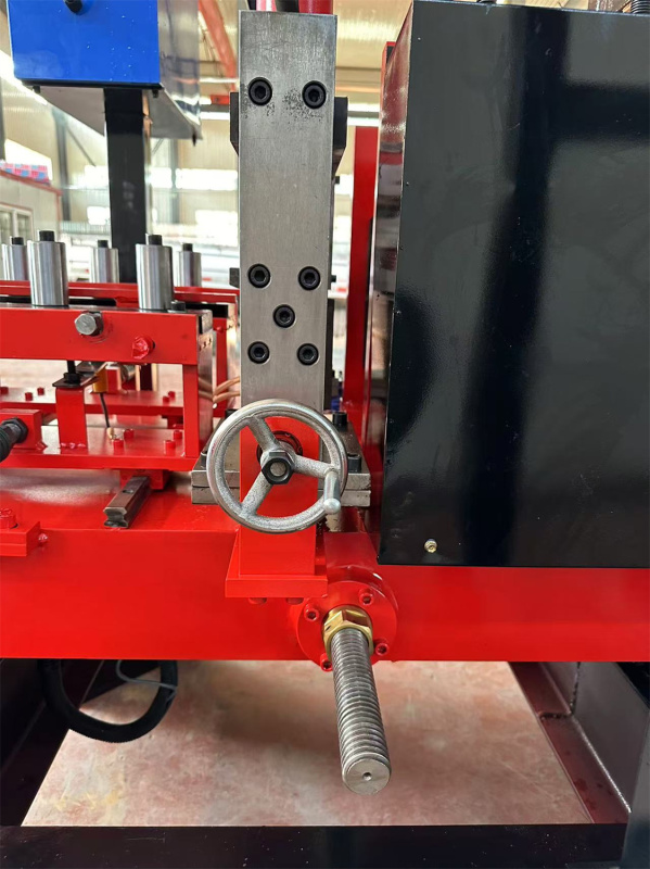 Yi Ping Ribbed Cover Plate Forming Equipment