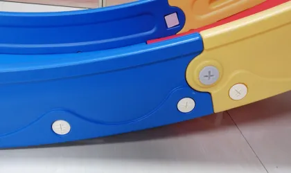 Indoor Plastic Slides and Swings for Kids' Playgrounds