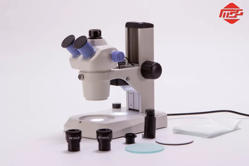 Trinocular Microscope with 1:4.5 Continuous Zoom and Large Field of View Eyepiece